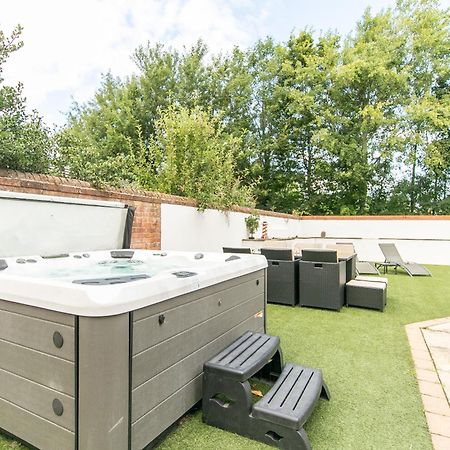 The Hot Tub Townhouse By Holiday Heim Lytham St Annes Εξωτερικό φωτογραφία