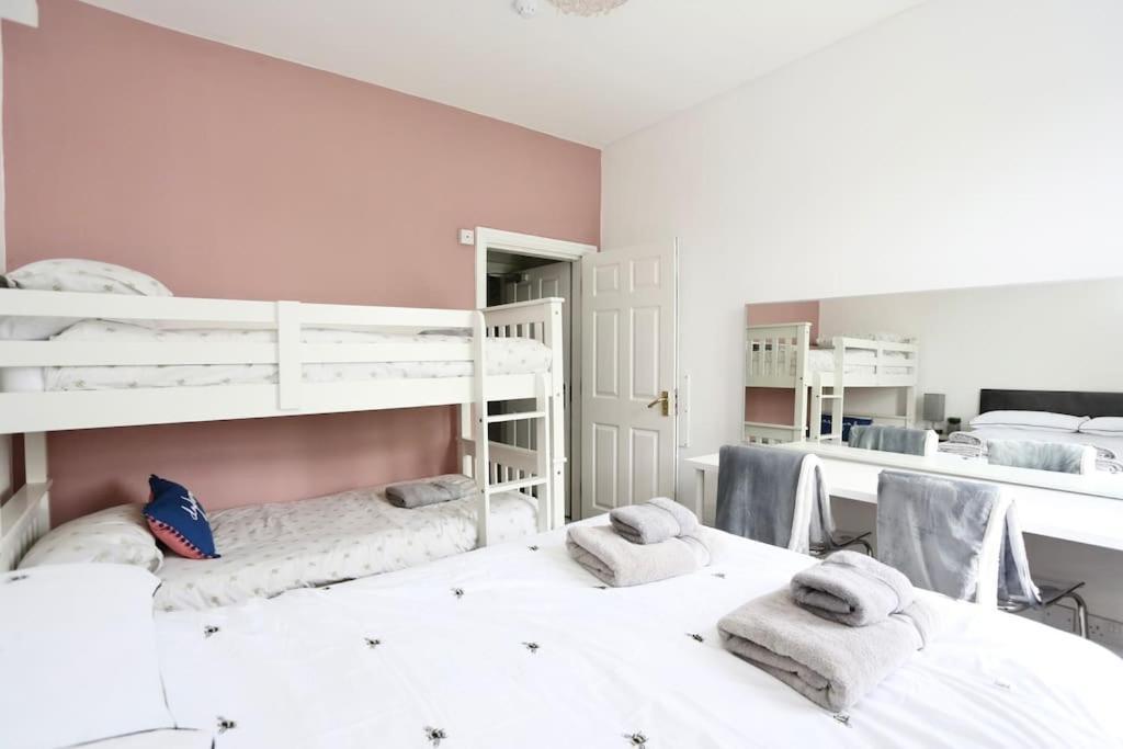 The Hot Tub Townhouse By Holiday Heim Lytham St Annes Εξωτερικό φωτογραφία