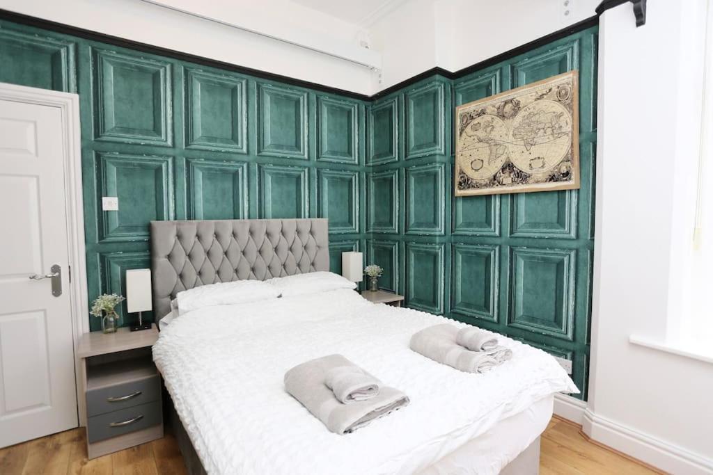 The Hot Tub Townhouse By Holiday Heim Lytham St Annes Εξωτερικό φωτογραφία