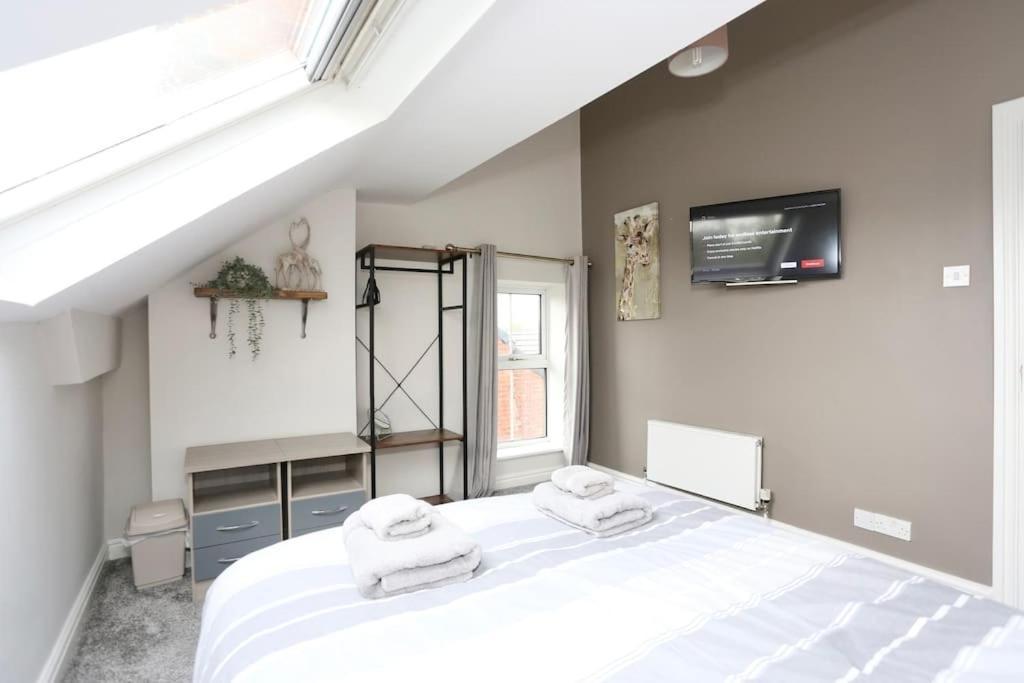 The Hot Tub Townhouse By Holiday Heim Lytham St Annes Εξωτερικό φωτογραφία