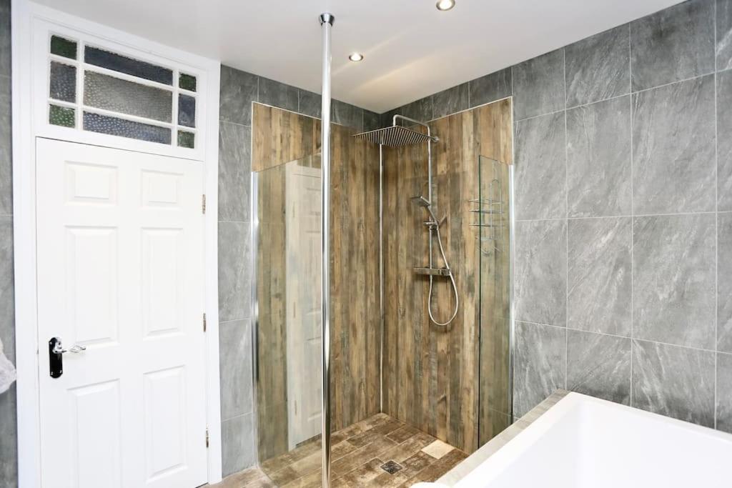 The Hot Tub Townhouse By Holiday Heim Lytham St Annes Εξωτερικό φωτογραφία