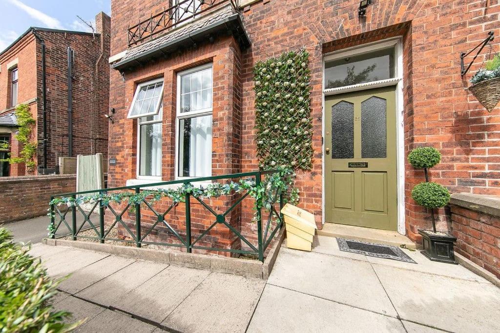 The Hot Tub Townhouse By Holiday Heim Lytham St Annes Εξωτερικό φωτογραφία