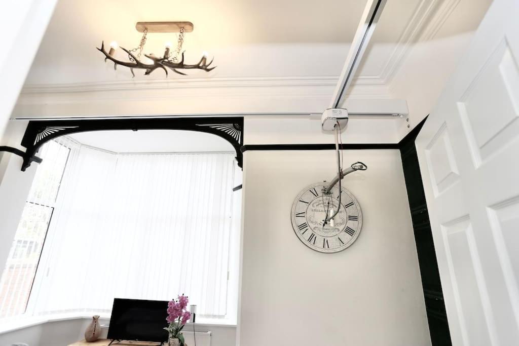 The Hot Tub Townhouse By Holiday Heim Lytham St Annes Εξωτερικό φωτογραφία