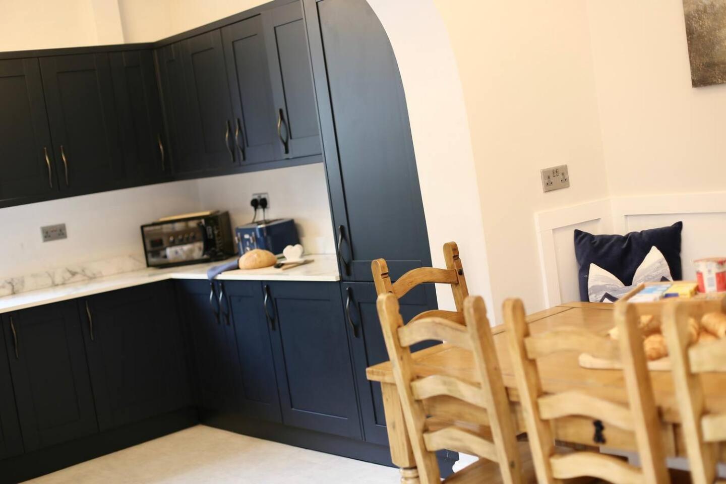 The Hot Tub Townhouse By Holiday Heim Lytham St Annes Εξωτερικό φωτογραφία
