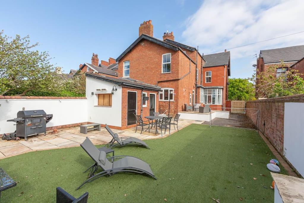 The Hot Tub Townhouse By Holiday Heim Lytham St Annes Εξωτερικό φωτογραφία