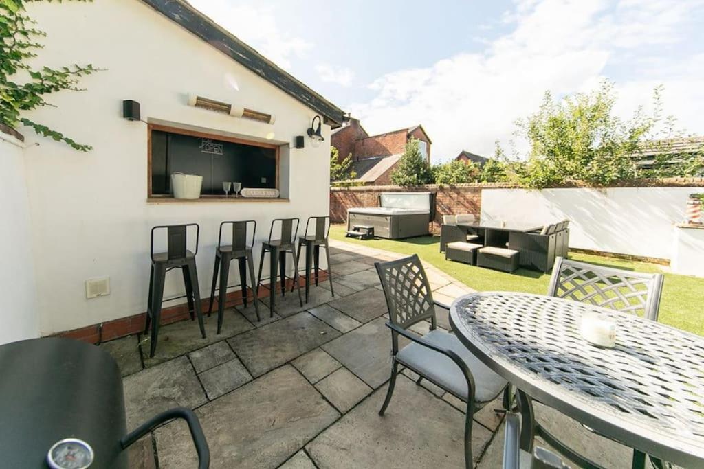The Hot Tub Townhouse By Holiday Heim Lytham St Annes Εξωτερικό φωτογραφία