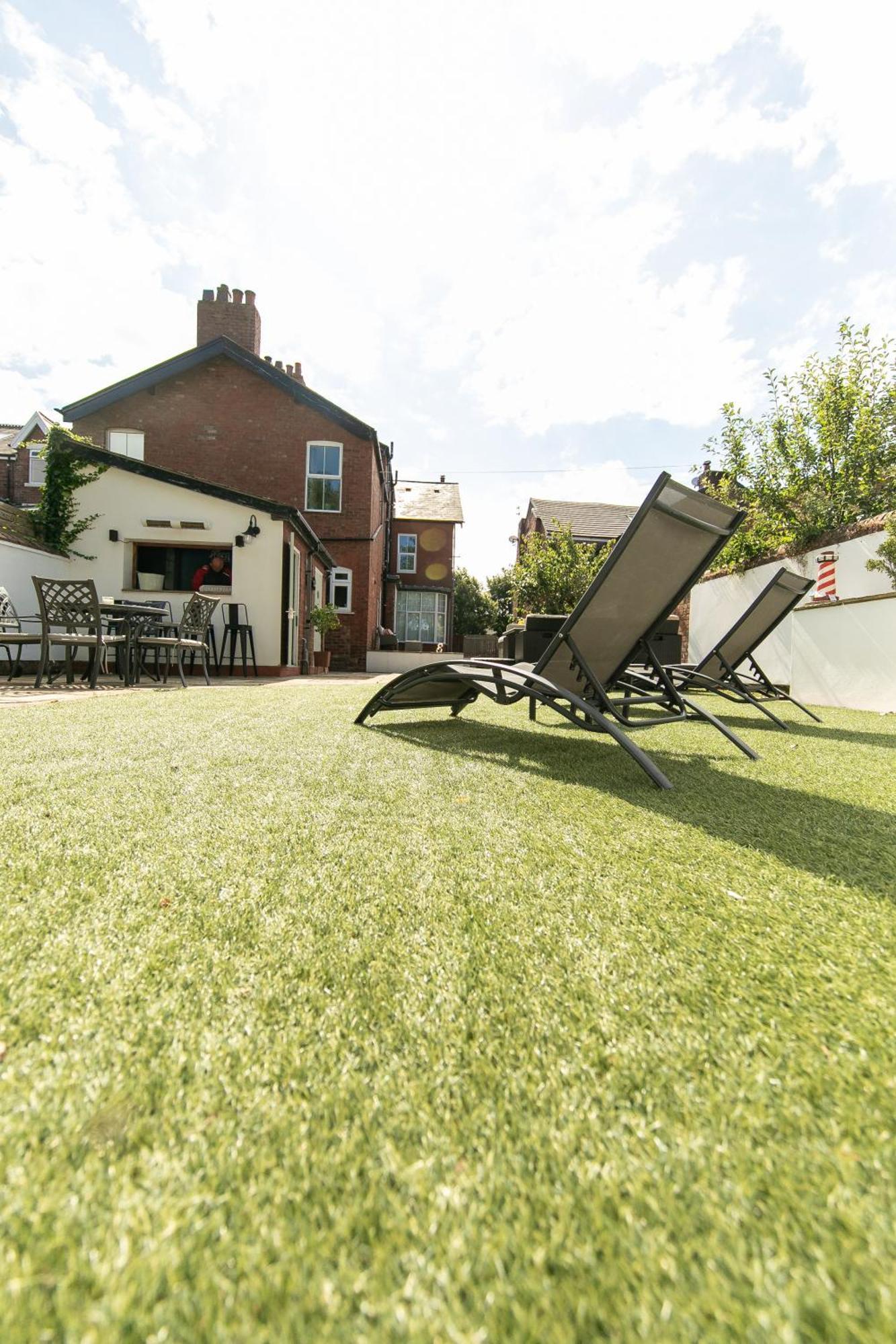 The Hot Tub Townhouse By Holiday Heim Lytham St Annes Εξωτερικό φωτογραφία